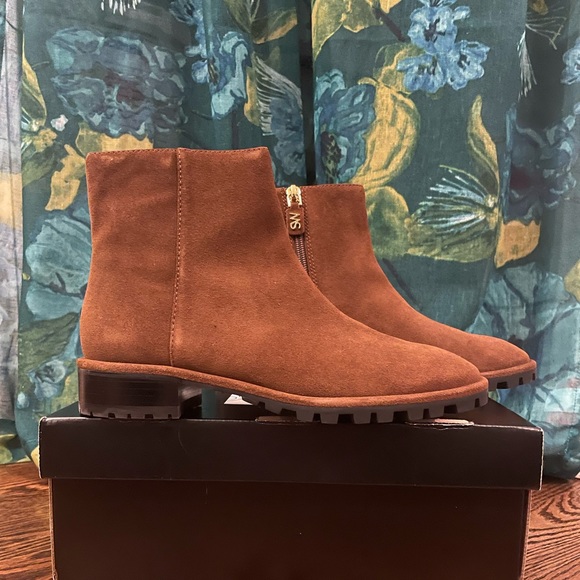 Stuart Weitzman MAELIE BOOTIE suede size 6.5 color COFFEE - Picture 3 of 9